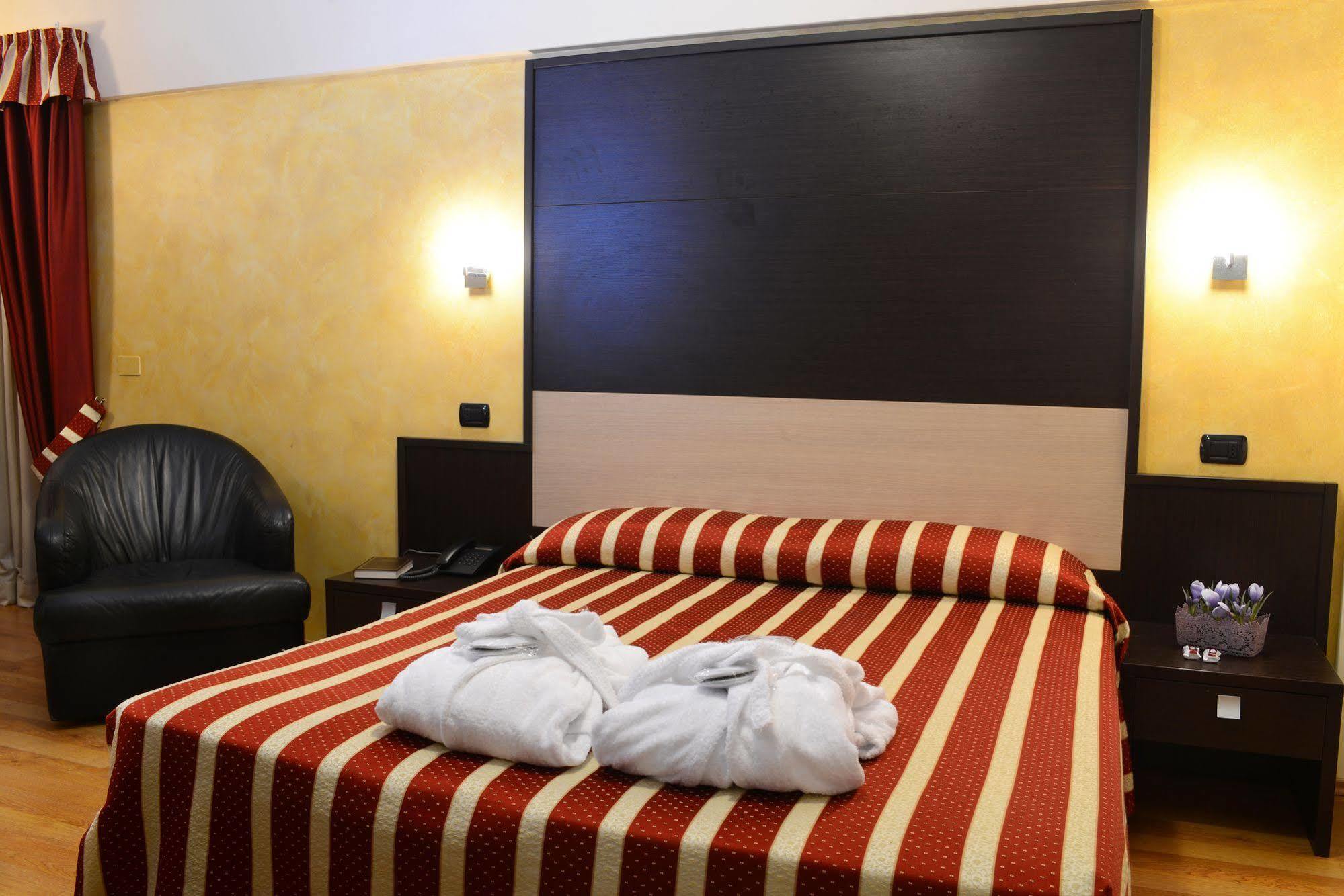 Hotel Iacone เคติ ภายนอก รูปภาพ
